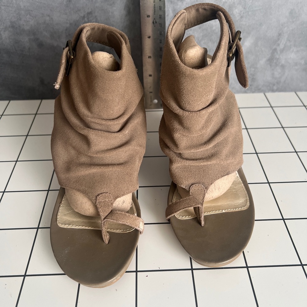 Mia Tan Suede Slouch Sandals NWOT Size 7 y2k